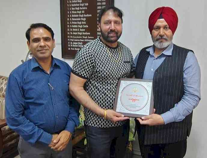 LKC Honors Distinguished Alumnus – A Proud Moment for the Alumni Association