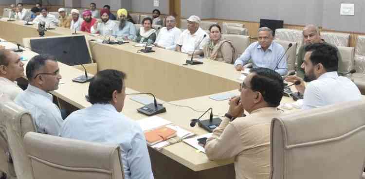 प्राचीन पांडुलिपियों को डिजिटल करने की सरकारी प्रक्रिया में शामिल हों धार्मिक संगठनों के प्रतिनिधिः एडीसी नरेंद्र कुमार