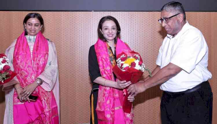 आयकर विभाग के अधिकारियों ने औद्योगिक भ्रमण के दौरान जानी औद्योगिक कार्य प्रणाली व व्यवस्था
