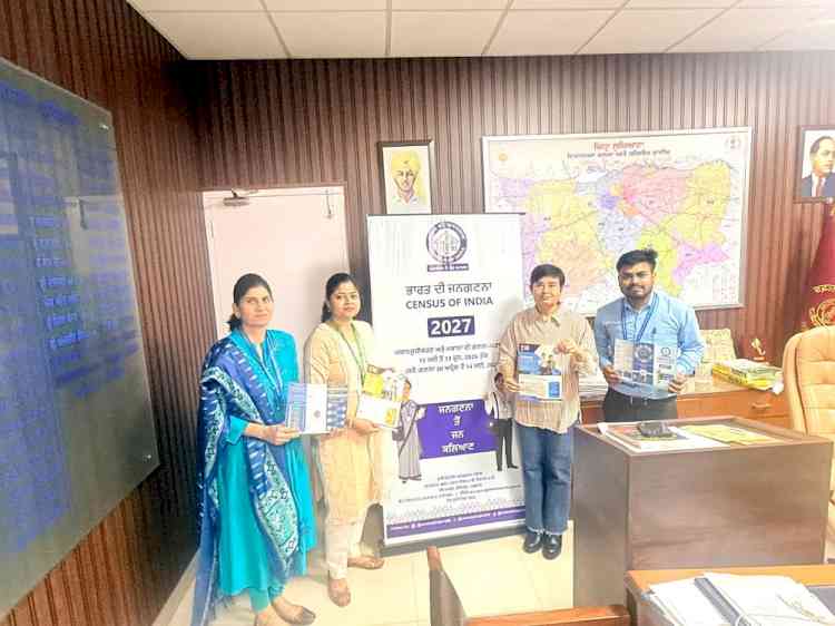 Census 2027: ADC (G) Poonam Singh participates in Census 2027 self-enumeration initiative, completes self-enumeration