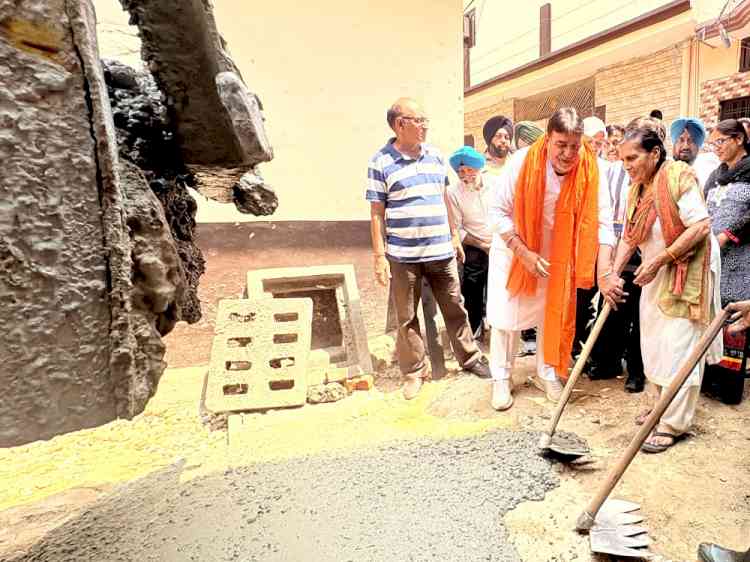 MLA Prashar inaugurates Rs 98 lakh project for reconstruction of streets in Hari Kartar colony