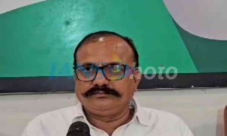 Pune minor’s murder: Congress seeks Fadnavis' resignation as Home Minister