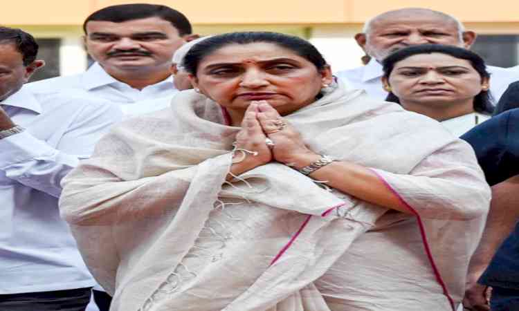 Maha Dy CM visits victim’s family; fast-track trial assured​