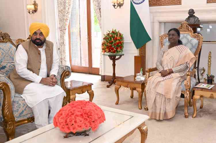 Punjab CM Bhagwant Singh Mann meets President, demands cancellation of membership of ‘Punjab de Gaddar’ Rajya Sabha MPs