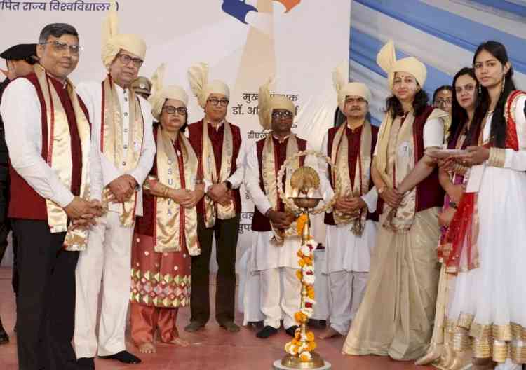 सुपवा के दीक्षांत समारोह में 760 छात्रों को मिली डिग्री, 35 को मिला स्वर्ण पदक