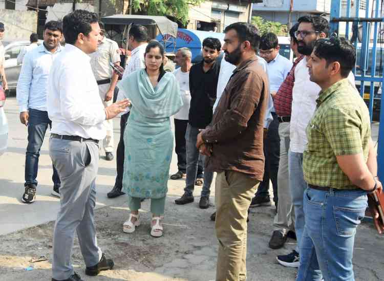 डीसी सचिन गुप्ता ने बरसाती जल निकासी के कार्य निर्धारित समय में पूरे किए जाने के निर्देश दिए