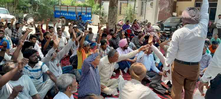 Sanitation workers’ strike enters third day, garbage piles up across Ferozepur