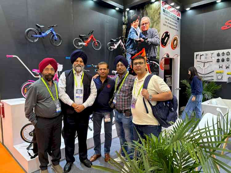 FICO visited Stalls of Indian Manufacturers in China Cycle Show