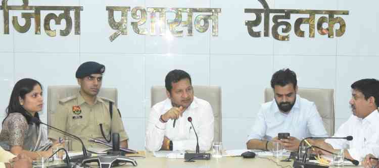 डीसी सचिन गुप्ता ने समाधान शिविरों की वर्ष 2024-25 की लंबित शिकायतों का तुरंत निपटारा करने के निर्देश दिए