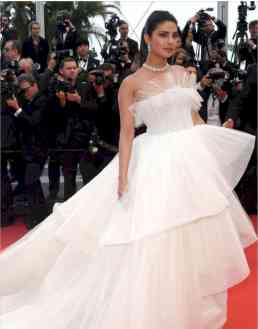 When Bollywood Divas Brought Glamour to Cannes