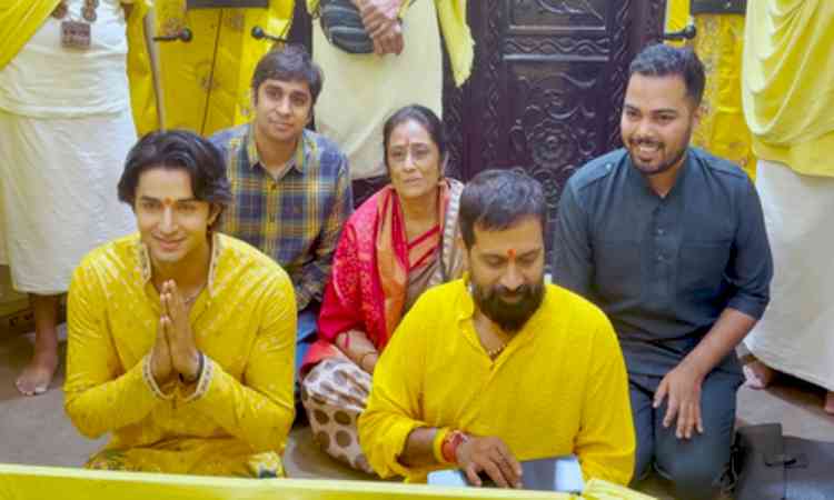 Siddharth Gupta seeks blessings from Premanand Maharaj, calls it 'fulfilment of a dream'