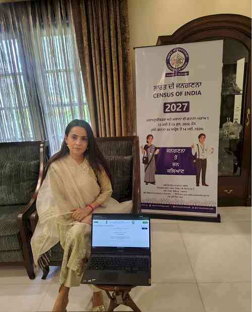 Founder of Do Good Foundation Jasmine Pahwa completes self enumeration for Census 2027