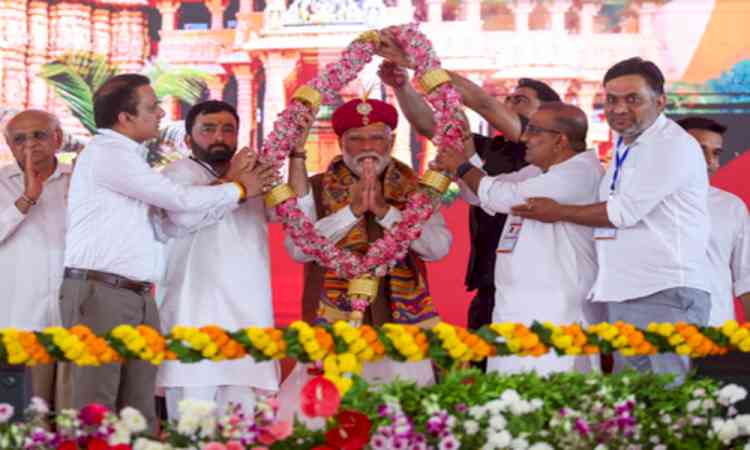 PM Modi receives 'Sardar Gaurav Ratna' from Patidar community in Vadodara