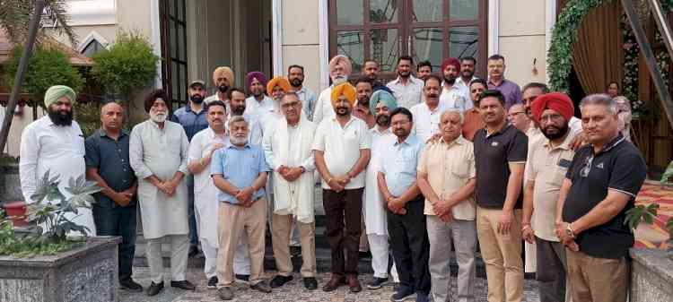Congress Observer Pawan Dewan Holds Key Meeting in Jagraon Ahead of Municipal Polls