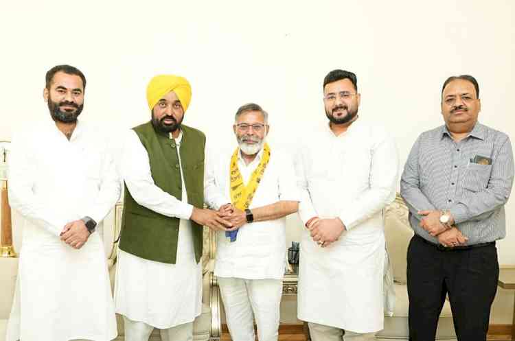 Senior BJP Leader Anil Kumar Sethi Joins AAP