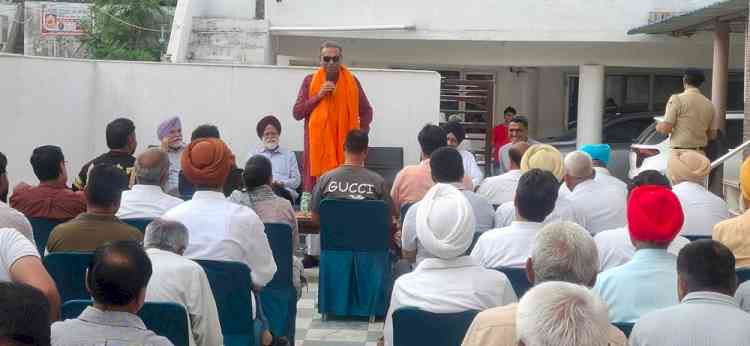Tandon participates in ‘Chai Pe Charcha’ at Kishangarh, reaffirms BJP’s commitment to public welfare