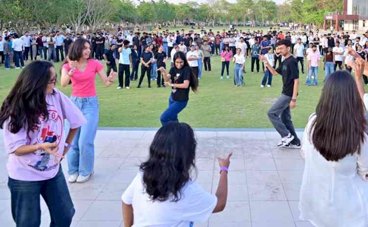 स्ट्रेस मैनेजमेंट डे पर विद्यार्थियों ने दिया तनाव मुक्ति का संदेश