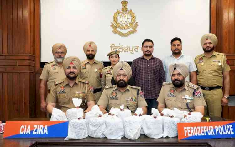 CIA busts heroin racket; Woman, juvenile son among four held with 7.858 kg contraband