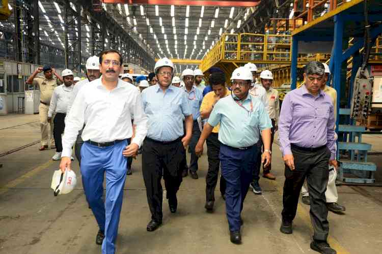 Sitaram Sinku, Addl. Member (Production Units), Railway Board visits Rail Coach Factory