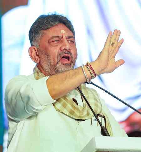 K'taka Dy CM Shivakumar visits Thoothukudi Murugan temple on birthday, says Cong will be stregthened in TN
