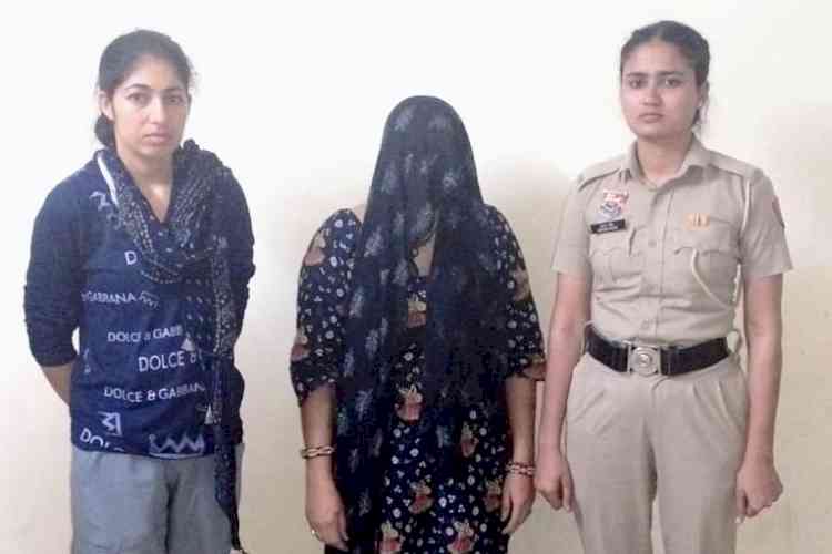 एनसीबी टीम ने नशीले पदार्थ सहित महिला तस्कर को गिरफ्तार किया