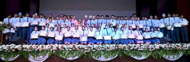 Sat Paul Mittal School Hosts Annual Prize Distribution and Graduation Ceremony
