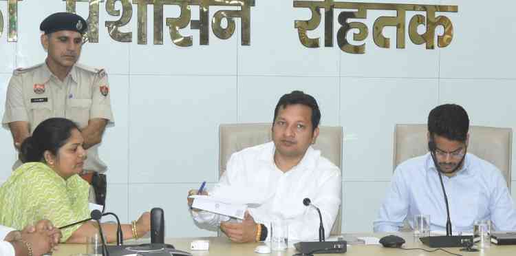 डीसी सचिन गुप्ता ने समाधान शिविरों की सभी लंबित शिकायतों का तुरंत निपटारा करवाने के निर्देश दिए