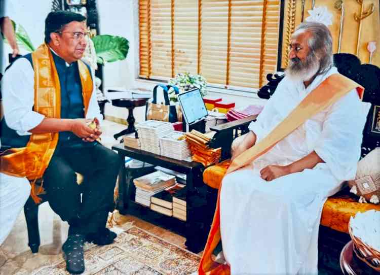 Sri Sri Ravi Shankar unveils teaser of book on IIT ecosystem at PanIIT Bangalore Summit 2026