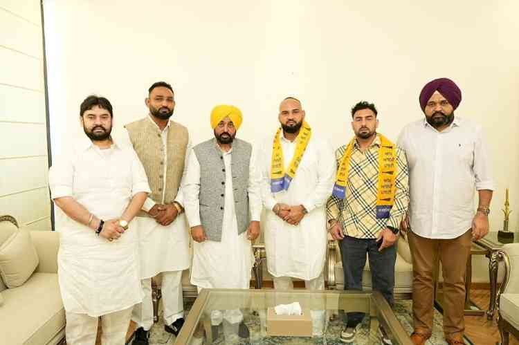World-Renowned Kabaddi Player Sandeep Luddhar Joins AAP