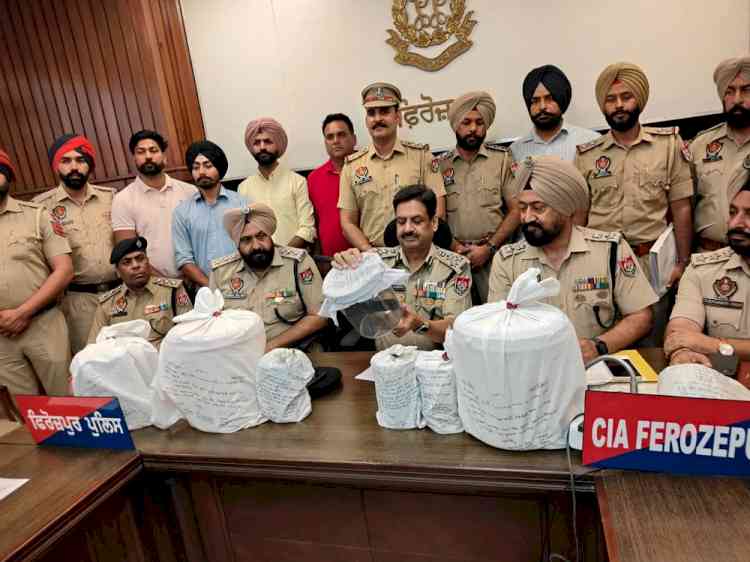 Pak-linked drug racket busted in border district; Heroin, ice drug and pistol recovered, three held