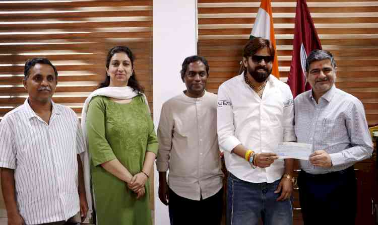 SUPVA Alumnus and Haryanvi Singer Masoom Sharma Hands Over ₹5 Lakh Cheque to Vice-Chancellor Dr. Amit Arya; Needy Students to Receive Educational Assistance