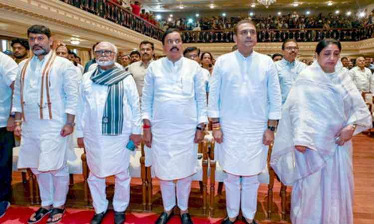 Maha: NCP dismisses rumours of 22 MLAs contacting Sharad Pawar