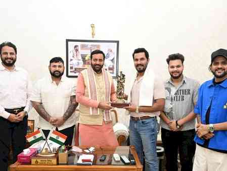 Randeep Hooda receives Krishna Idol as gift from Haryana Chief Minister Nayab Singh Saini 