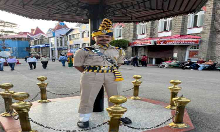 Shimla's ceremonial police force keeps pedestrian flow in check on the Mall