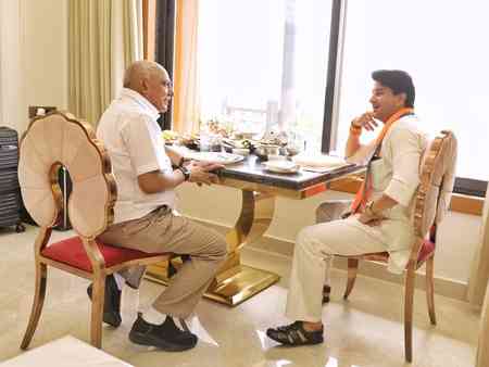 Scindia meets MP BJP president Khandelwal, reviews development, party work