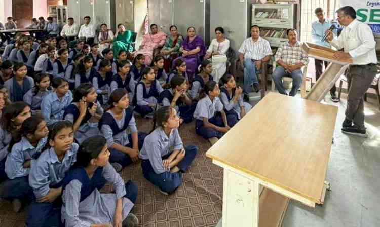 विश्व जैव-विविधता दिवस पर स्कूली छात्रों को किया जागरूक