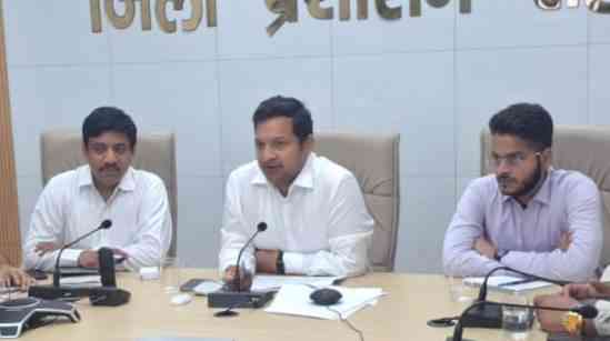 डीसी सचिन गुप्ता ने समाधान शिविरों सहित सभी शिकायत पोर्टलों की लंबित शिकायतों का समयबद्ध उचित निपटारा करने के निर्देश दिए