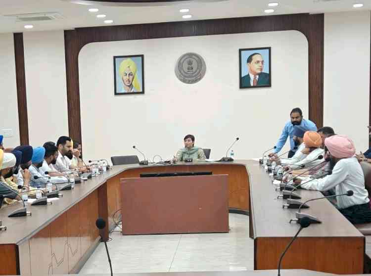 ADC Poonam Singh directs revenue officials to ensure time-bound disposal of applications and zero pendency in public services