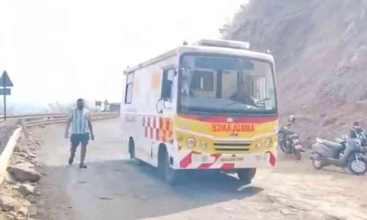J&K: Tourists enjoy in Srinagar as intense heatwave grips plains