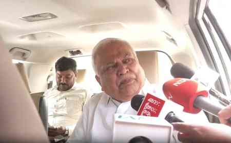 Siddaramaiah may step down as Karnataka CM tomorrow, says veteran Cong leader RV Deshpande