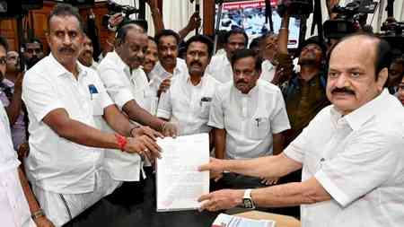 TN: AIADMK rebellion ends as dissidents return to EPS faction; Palaniswami elected floor leader 