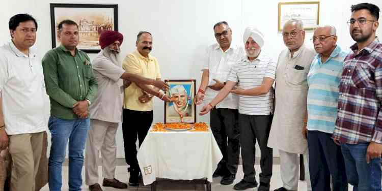 Congress Party paid tribute to Pandit Jawaharlal Nehru