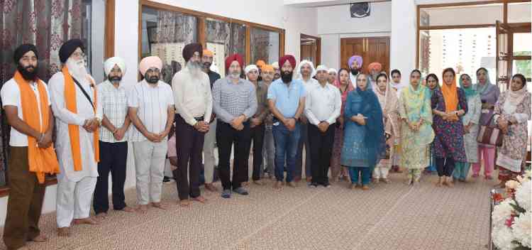 Lyallpur Khalsa College offers prayer of thanks at Gurdwara Sahib of college for alumnus Gurindervir Singh's national record breaking in 100-meter race