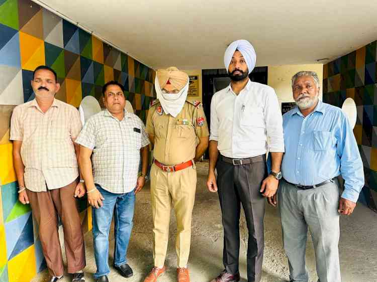 Vigilance Bureau nabs ASI red handed accepting bribe of Rs 14,000