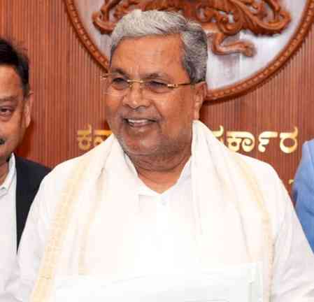 Siddaramaiah decides to step down as K'taka CM after breakfast meet with Shivakumar