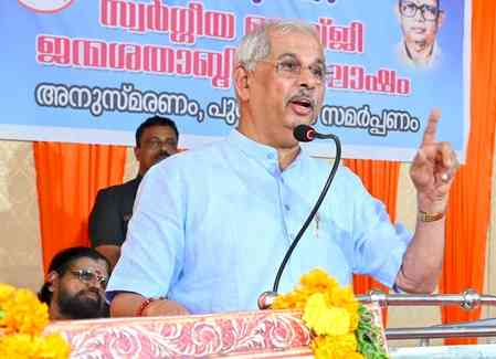 Guv Arlekar keeps Vande Mataram row alive; Left backs existing convention in Kerala Assembly 