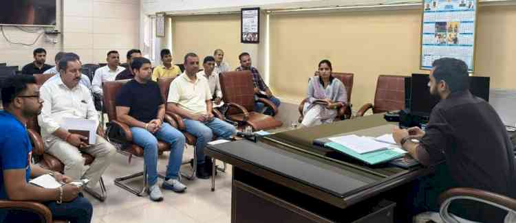 निगमायुक्त नरेंद्र कुमार ने शहर में सफाई व्यवस्था सुनिश्चित करने के निर्देश दिए