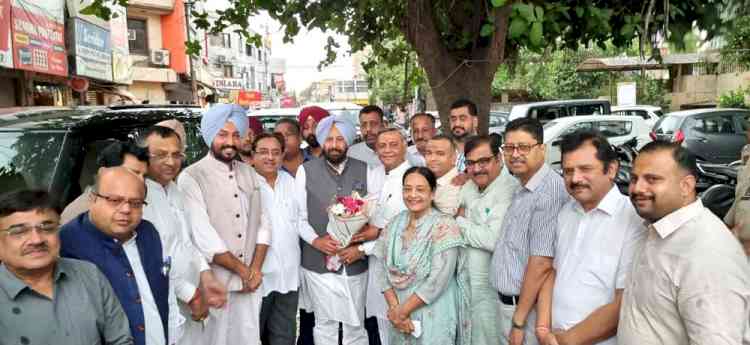 Punjab BJP President Kewal Singh Dhillon Meets Senior Leader Manoranjan Kalia During Maiden Jalandhar Visit
