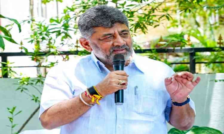 Karnataka Congress chief Shivakumar meets Governor ahead of CLP meeting