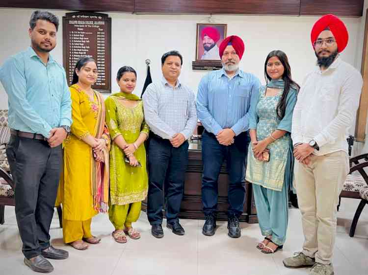 Lyallpur Khalsa College Students Shine in Guru Nanak Dev University Examinations